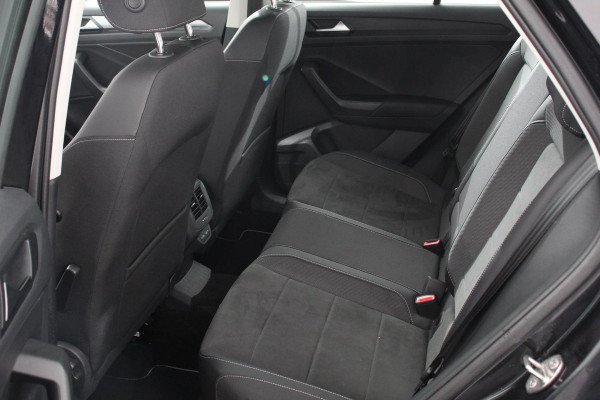 Volkswagen T-Roc 1.5 TSI 150pk DSG Style Volkswagen T-Roc 1.5 TSI Style | Navigatie | Apple Carplay/Android Auto | Parkeersensoren | Camera | Adaptive Cruise Control | Park Assist | Stoel- en stuurverwarming | Elektrische achterklep | LED-koplampen | Getinte ramen
