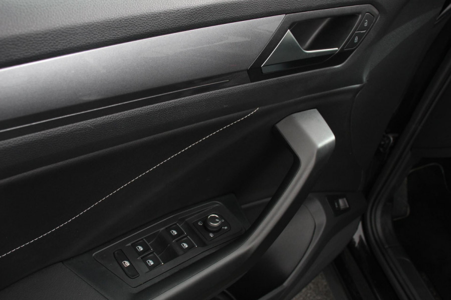 Volkswagen T-Roc 1.5 TSI 150pk DSG Style Volkswagen T-Roc 1.5 TSI Style | Navigatie | Apple Carplay/Android Auto | Parkeersensoren | Camera | Adaptive Cruise Control | Park Assist | Stoel- en stuurverwarming | Elektrische achterklep | LED-koplampen | Getinte ramen