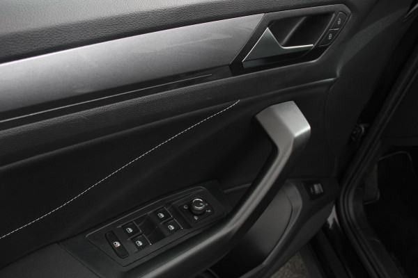Volkswagen T-Roc 1.5 TSI 150pk DSG Style Volkswagen T-Roc 1.5 TSI Style | Navigatie | Apple Carplay/Android Auto | Parkeersensoren | Camera | Adaptive Cruise Control | Park Assist | Stoel- en stuurverwarming | Elektrische achterklep | LED-koplampen | Getinte ramen