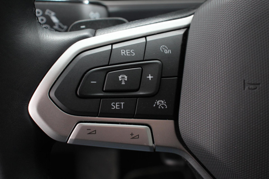 Volkswagen T-Roc 1.5 TSI 150pk DSG Style Volkswagen T-Roc 1.5 TSI Style | Navigatie | Apple Carplay/Android Auto | Parkeersensoren | Camera | Adaptive Cruise Control | Park Assist | Stoel- en stuurverwarming | Elektrische achterklep | LED-koplampen | Getinte ramen