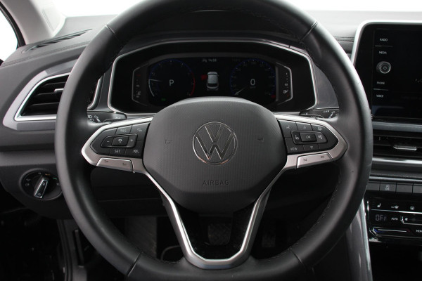 Volkswagen T-Roc 1.5 TSI 150pk DSG Style Volkswagen T-Roc 1.5 TSI Style | Navigatie | Apple Carplay/Android Auto | Parkeersensoren | Camera | Adaptive Cruise Control | Park Assist | Stoel- en stuurverwarming | Elektrische achterklep | LED-koplampen | Getinte ramen