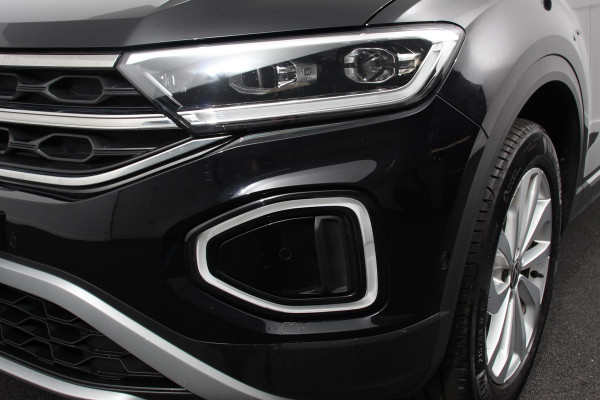 Volkswagen T-Roc 1.5 TSI 150pk DSG Style Volkswagen T-Roc 1.5 TSI Style | Navigatie | Apple Carplay/Android Auto | Parkeersensoren | Camera | Adaptive Cruise Control | Park Assist | Stoel- en stuurverwarming | Elektrische achterklep | LED-koplampen | Getinte ramen