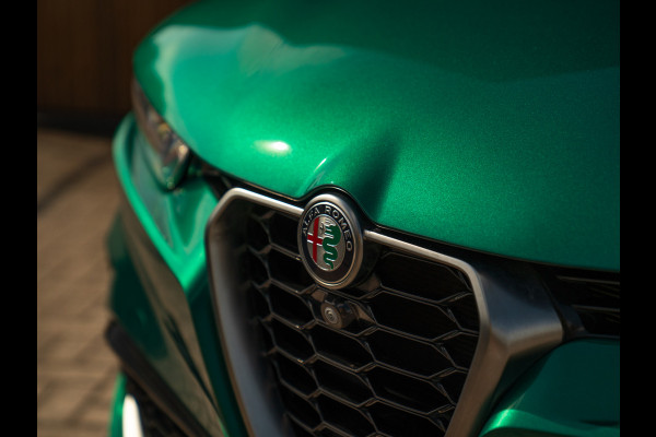 Alfa Romeo Tonale 1.3T PHEV Ti 280pk | Pano-dak | Harman/Kardon | LED-Matrix | 19 inch | Winterpack | Verde Montreal