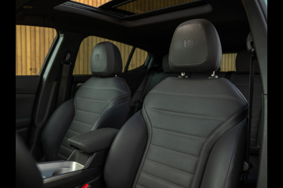 Alfa Romeo Tonale 1.3T PHEV Ti 280pk | Pano-dak | Harman/Kardon | LED-Matrix | 19 inch | Winterpack | Verde Montreal