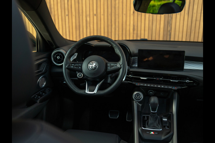Alfa Romeo Tonale 1.3T PHEV Ti 280pk | Pano-dak | Harman/Kardon | LED-Matrix | 19 inch | Winterpack | Verde Montreal