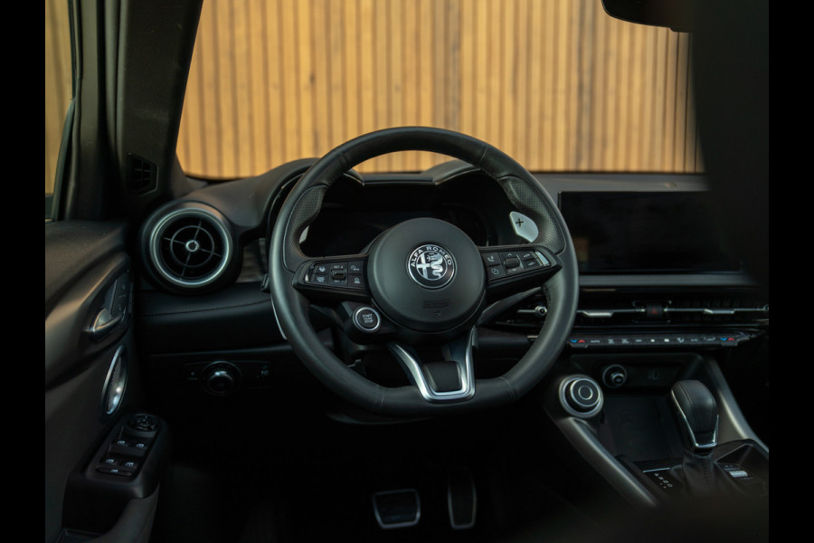 Alfa Romeo Tonale 1.3T PHEV Ti 280pk | Pano-dak | Harman/Kardon | LED-Matrix | 19 inch | Winterpack | Verde Montreal