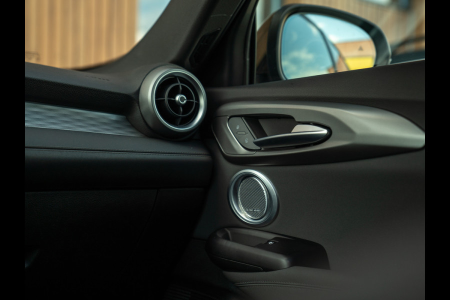 Alfa Romeo Tonale 1.3T PHEV Ti 280pk | Pano-dak | Harman/Kardon | LED-Matrix | 19 inch | Winterpack | Verde Montreal