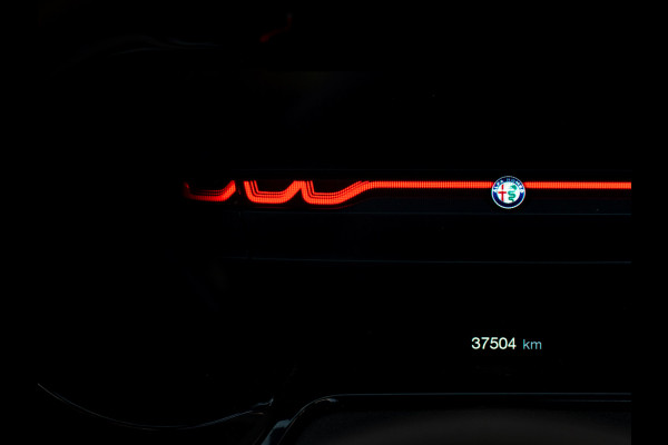 Alfa Romeo Tonale 1.3T PHEV Ti 280pk | Pano-dak | Harman/Kardon | LED-Matrix | 19 inch | Winterpack | Verde Montreal