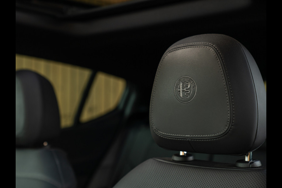 Alfa Romeo Tonale 1.3T PHEV Ti 280pk | Pano-dak | Harman/Kardon | LED-Matrix | 19 inch | Winterpack | Verde Montreal