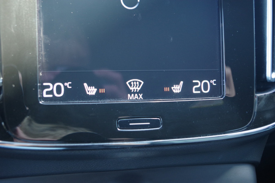 Volvo XC40 1.5 T4 Plug-in Hybrid 211 PK Core Bright PHEV, Adap. Cruise Control, Stoelverwarming, Carplay