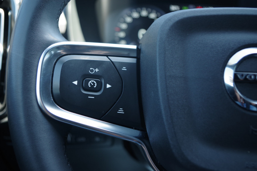 Volvo XC40 1.5 T4 Plug-in Hybrid 211 PK Core Bright PHEV, Adap. Cruise Control, Stoelverwarming, Carplay
