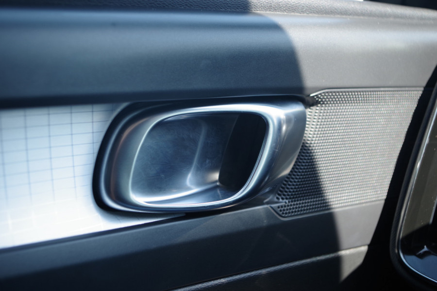 Volvo XC40 1.5 T4 Plug-in Hybrid 211 PK Core Bright PHEV, Adap. Cruise Control, Stoelverwarming, Carplay