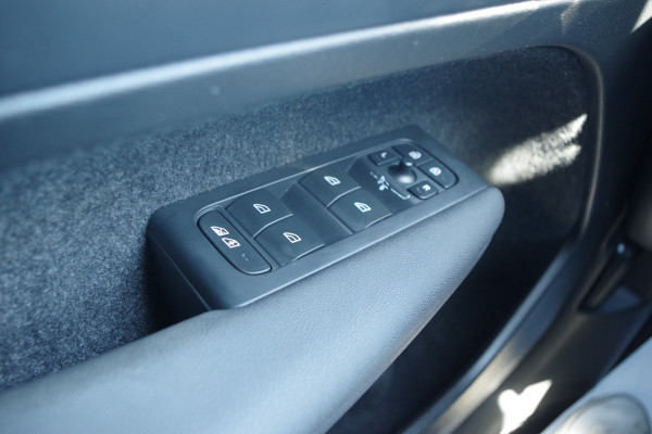 Volvo XC40 1.5 T4 Plug-in Hybrid 211 PK Core Bright PHEV, Adap. Cruise Control, Stoelverwarming, Carplay