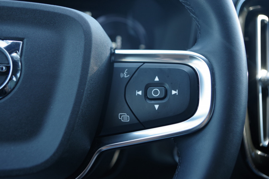 Volvo XC40 1.5 T4 Plug-in Hybrid 211 PK Core Bright PHEV, Adap. Cruise Control, Stoelverwarming, Carplay