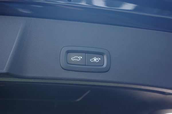 Volvo XC40 1.5 T4 Plug-in Hybrid 211 PK Core Bright PHEV, Adap. Cruise Control, Stoelverwarming, Carplay