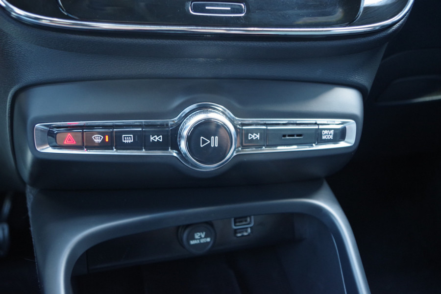 Volvo XC40 1.5 T4 Plug-in Hybrid 211 PK Core Bright PHEV, Adap. Cruise Control, Stoelverwarming, Carplay