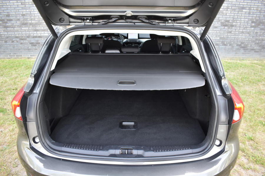 Ford FOCUS Wagon 1.0 EcoBoost Titanium Business Trekhaak Navigatie stuur/voorruit verwarming