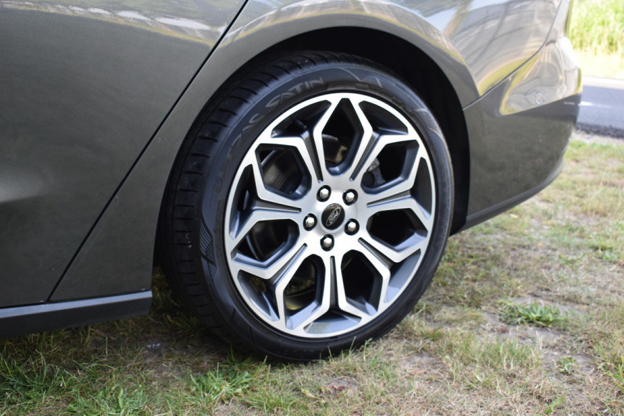 Ford FOCUS Wagon 1.0 EcoBoost Titanium Business Trekhaak Navigatie stuur/voorruit verwarming