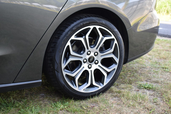 Ford FOCUS Wagon 1.0 EcoBoost Titanium Business Trekhaak Navigatie stuur/voorruit verwarming