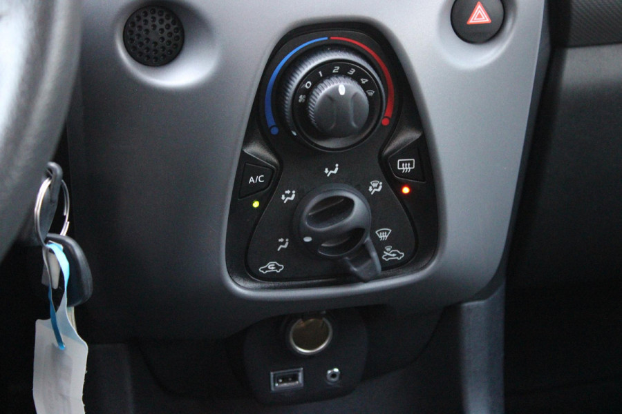 Peugeot 108 1.0 e-VTi 72PK ACTIVE | AIRCO | BLUETOOTH AUDIO | AUX/USB AANSLUITING | LED DAGRIJVERLICHTING | MISTLAMPEN |