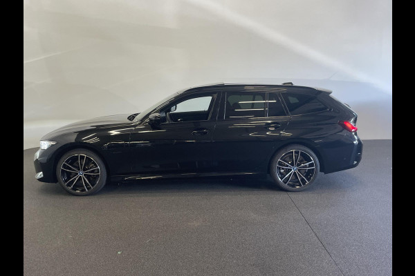 BMW 3 Serie Touring 330e xDrive Panoramadak Adaptive Cruise Innovation Pack Comfort Pack Travel Pack Full Options!