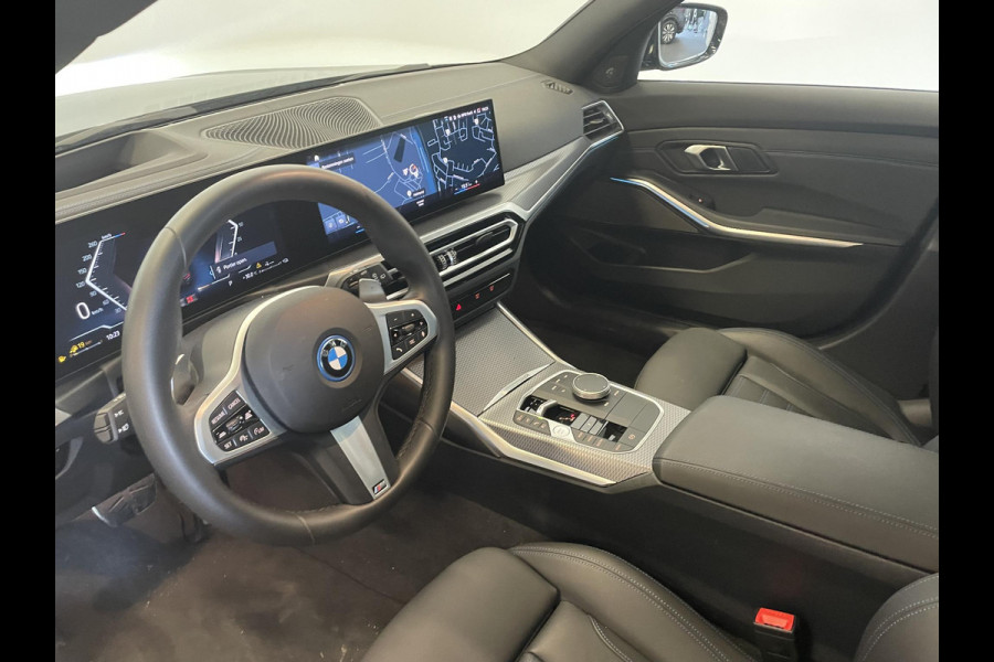 BMW 3 Serie Touring 330e xDrive Panoramadak Adaptive Cruise Innovation Pack Comfort Pack Travel Pack Full Options!