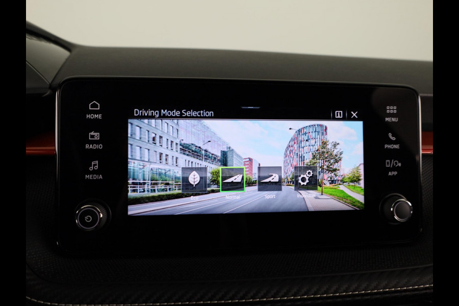 Škoda Fabia 1.0 TSI Monte Carlo 115 pk Automaat (DSG) | Verlengde garantie | Navigatie via App | Parkeersensoren | Achteruitrijcamera | Stoelverwarming | Apple Carplay/Android Auto |