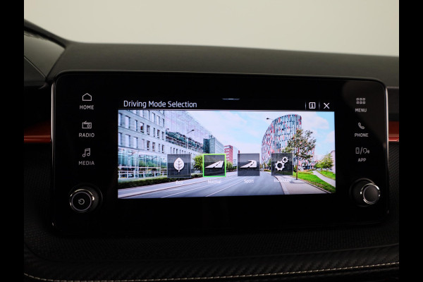 Škoda Fabia 1.0 TSI Monte Carlo 115 pk Automaat (DSG) | Verlengde garantie | Navigatie via App | Parkeersensoren | Achteruitrijcamera | Stoelverwarming | Apple Carplay/Android Auto |
