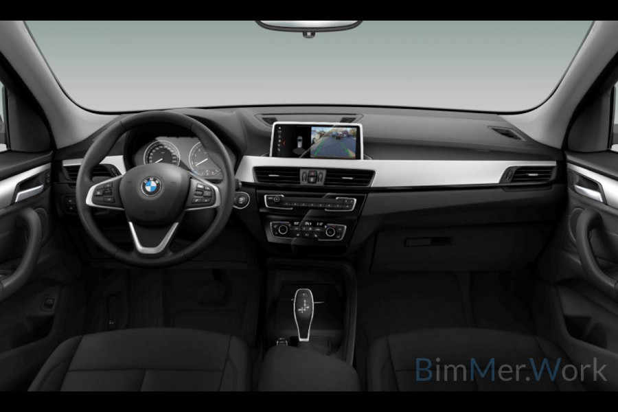 BMW X1 sDrive18i High Executive | Stoelverwarming | Navigatie | Camera | Parkeersensoren | Head-Up Display | Leer | Automaat | Digitale Tellers | Keyless | LED | Cruise Control | Parkeersensoren
