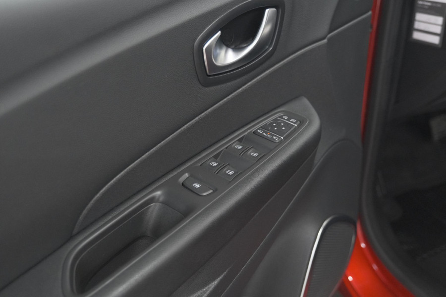 Renault Captur TCe 120 EDC Intens | Trekhaak | Camera | Navigatie | Parkeersensoren