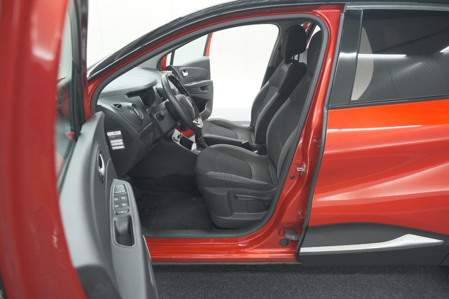 Renault Captur TCe 120 EDC Intens | Trekhaak | Camera | Navigatie | Parkeersensoren