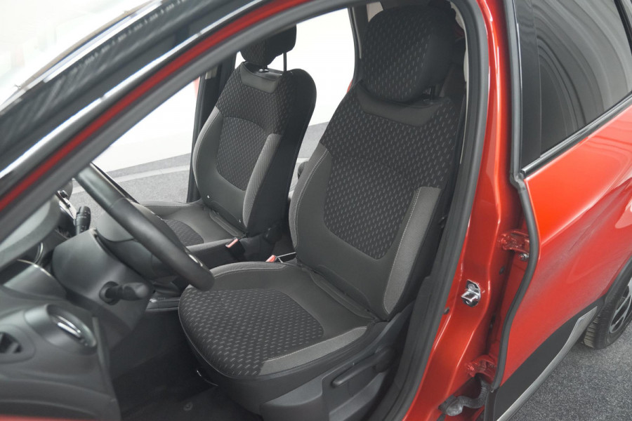 Renault Captur TCe 120 EDC Intens | Trekhaak | Camera | Navigatie | Parkeersensoren