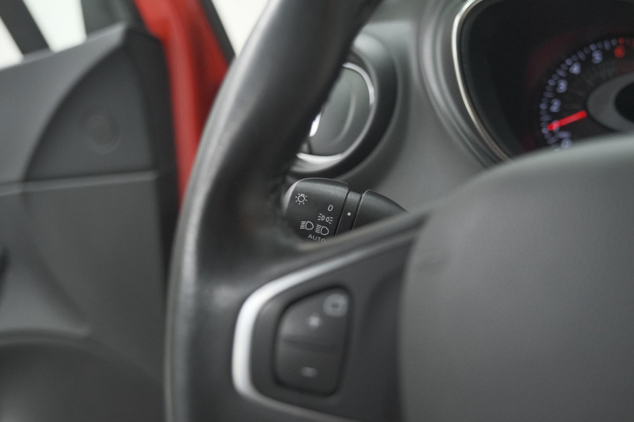 Renault Captur TCe 120 EDC Intens | Trekhaak | Camera | Navigatie | Parkeersensoren