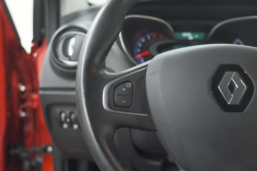 Renault Captur TCe 120 EDC Intens | Trekhaak | Camera | Navigatie | Parkeersensoren