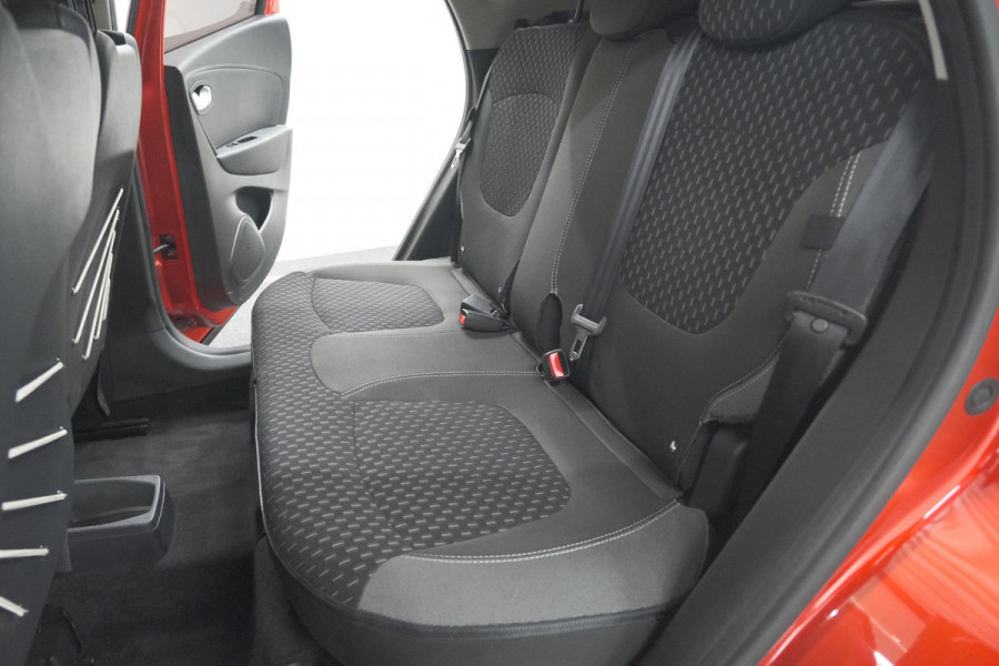 Renault Captur TCe 120 EDC Intens | Trekhaak | Camera | Navigatie | Parkeersensoren