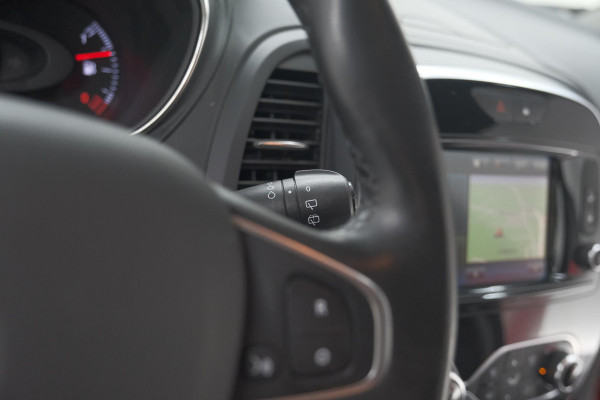 Renault Captur TCe 120 EDC Intens | Trekhaak | Camera | Navigatie | Parkeersensoren