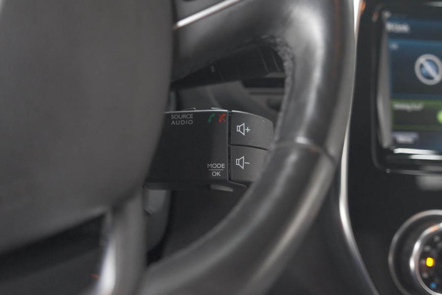 Renault Captur TCe 120 EDC Intens | Trekhaak | Camera | Navigatie | Parkeersensoren