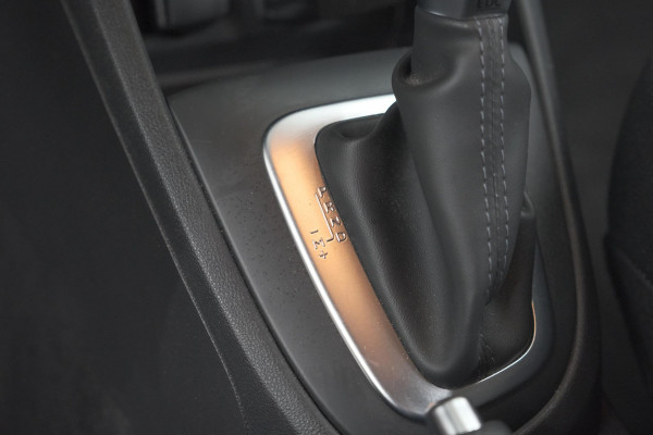 Renault Captur TCe 120 EDC Intens | Trekhaak | Camera | Navigatie | Parkeersensoren