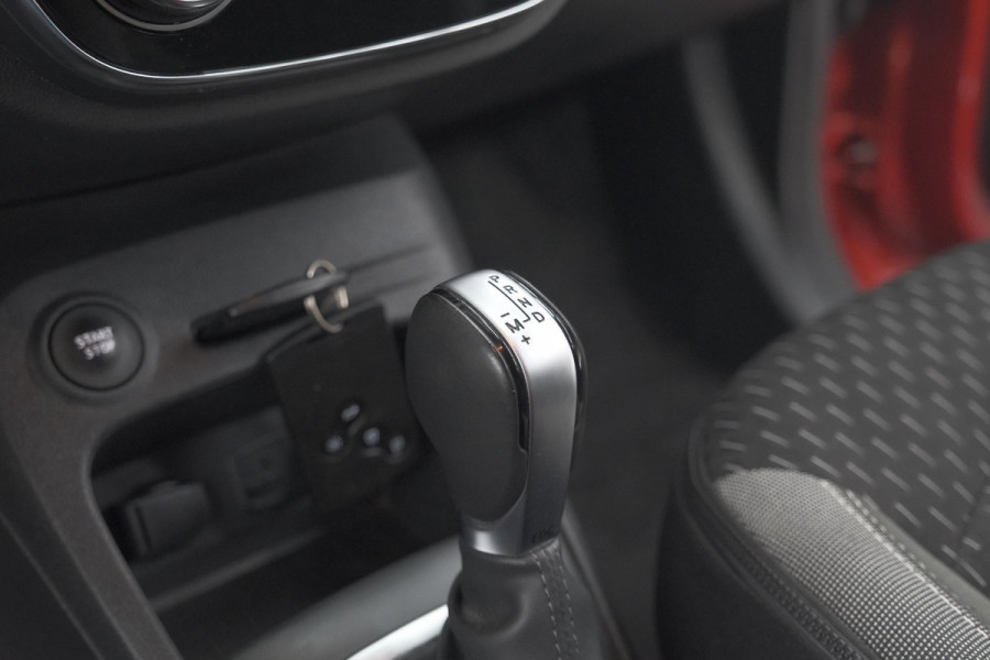 Renault Captur TCe 120 EDC Intens | Trekhaak | Camera | Navigatie | Parkeersensoren