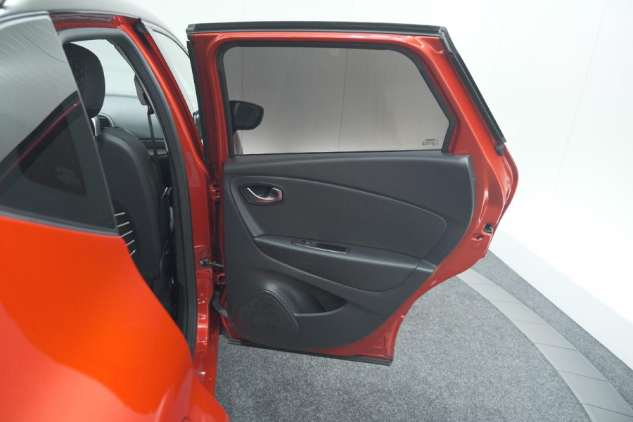 Renault Captur TCe 120 EDC Intens | Trekhaak | Camera | Navigatie | Parkeersensoren