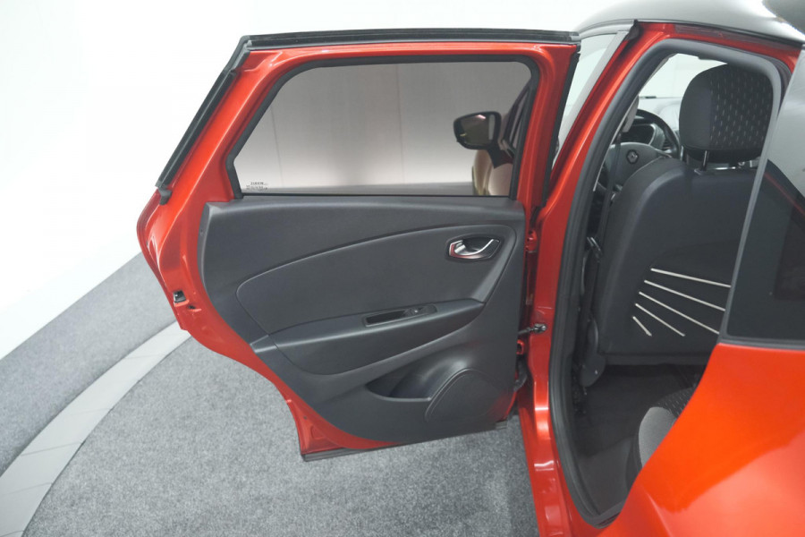 Renault Captur TCe 120 EDC Intens | Trekhaak | Camera | Navigatie | Parkeersensoren