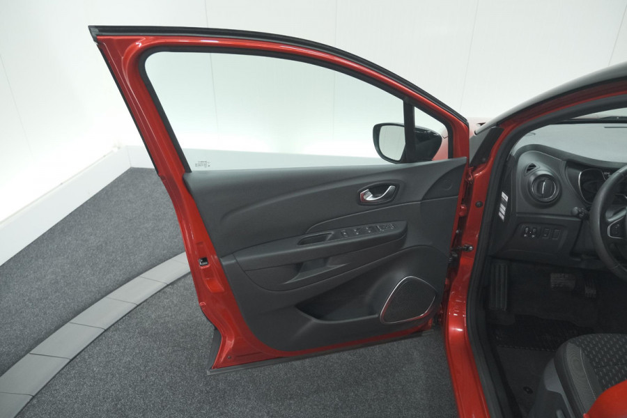 Renault Captur TCe 120 EDC Intens | Trekhaak | Camera | Navigatie | Parkeersensoren