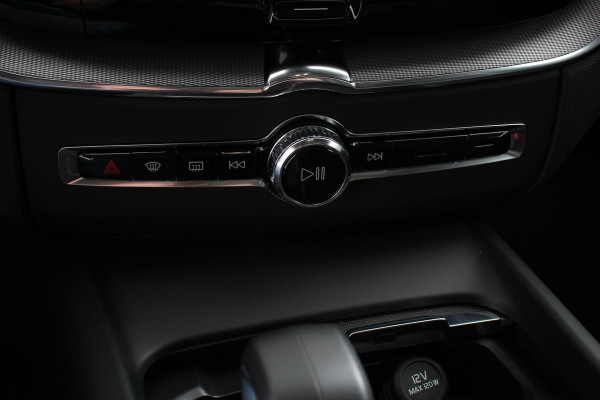 Volvo XC60 2.0 T6 Plug-in hybrid AWD Plus Dark Volvo XC60 2.0 Recharge T6 AWD Plus Dark | Leder | Navigatie | Google | Harman Kardon | Panorama dak | Lichtmetalen Velgen 19" | Dab | Stoelverwarming | Camera | Led