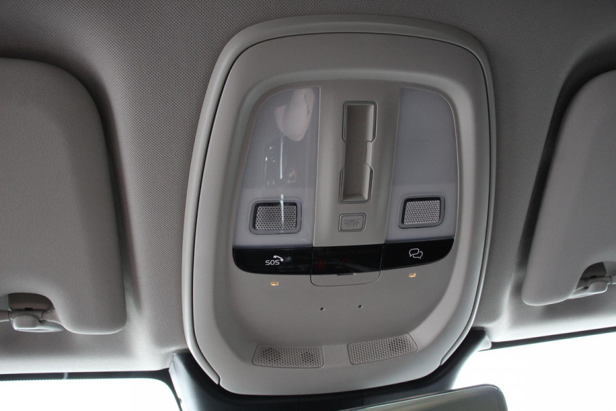 Volvo XC60 2.0 T6 Plug-in hybrid AWD Plus Dark Volvo XC60 2.0 Recharge T6 AWD Plus Dark | Leder | Navigatie | Google | Harman Kardon | Panorama dak | Lichtmetalen Velgen 19" | Dab | Stoelverwarming | Camera | Led
