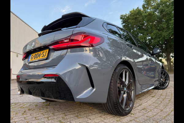 BMW 1-serie 118i M-Edition M-VELGEN PANO ALCANTARA CARPLAY NAP HISTORIE