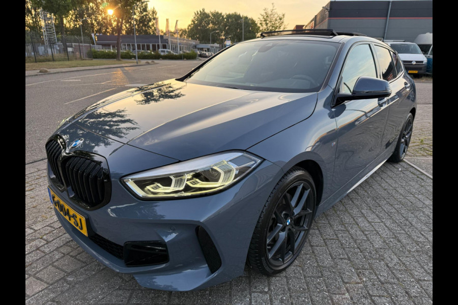 BMW 1-serie 118i M-Edition M-VELGEN PANO ALCANTARA CARPLAY NAP HISTORIE