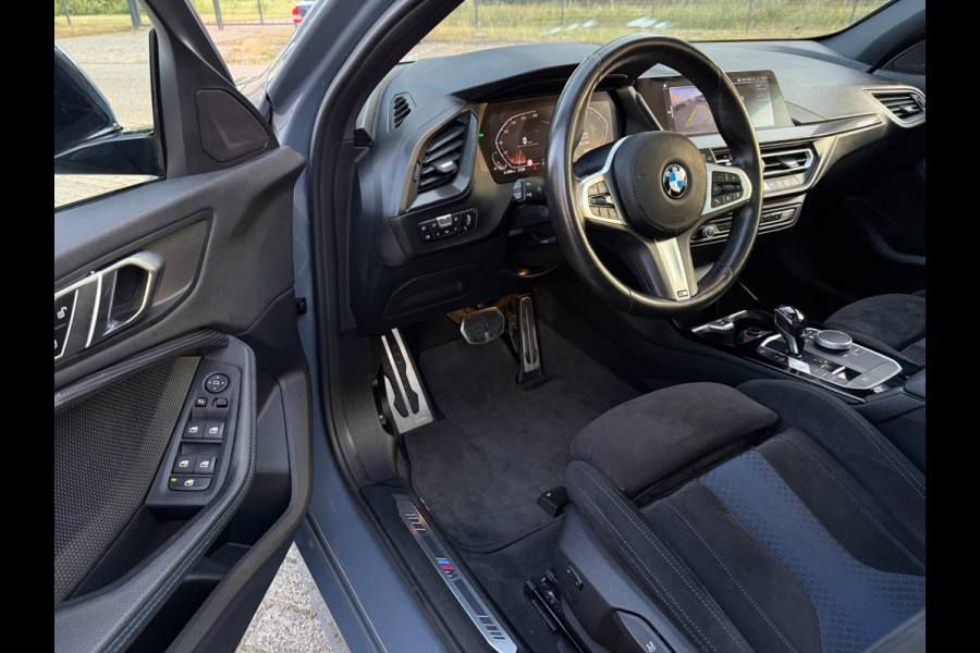 BMW 1-serie 118i M-Edition M-VELGEN PANO ALCANTARA CARPLAY NAP HISTORIE