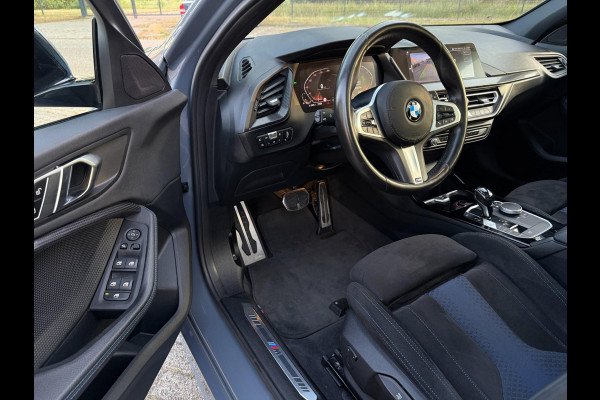 BMW 1-serie 118i M-Edition M-VELGEN PANO ALCANTARA CARPLAY NAP HISTORIE