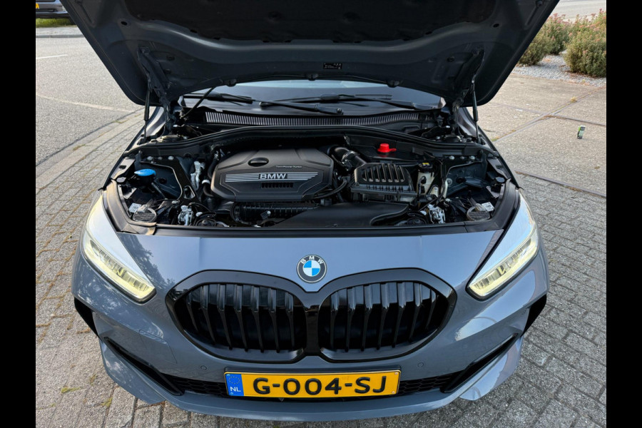 BMW 1-serie 118i M-Edition M-VELGEN PANO ALCANTARA CARPLAY NAP HISTORIE