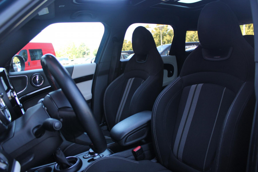 MINI Countryman 2.0 Cooper S E 220PK AUTOMAAT ALL4 JCW | JOHN COOPER WORKS INTERIEUR | COMFORT ACCESS | PANORAMISCH SCHUIF/KANTELDAK | ACHTERUITRIJ CAMERA | PARKEERSENSOREN VOOR EN ACHTER | STOEL VERWARMING | SPORTSTOELEN JOHN COOPER WORKS | ADAPTIEVE LED KOPLAMPEN | ADAPTIVE CRUISE CONTROL | DAB+ RADIO | KARMAN KARDON AUDIO SYSTEM | HEAD UP DISPLAY | NAVIGATIE | DRAADLOZE APPLE CARPLAY | JOHN COOPER WORKS TRIM METALLICM LAK | ALL SEASON BANDEN | DRAADLOZE TELEFOONLADER |